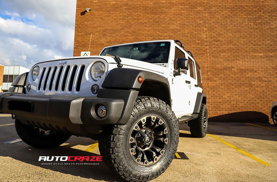 JEEP-WRANGLER-VAPOR-BLACK-MACHINED-WITH-DARK-TINT